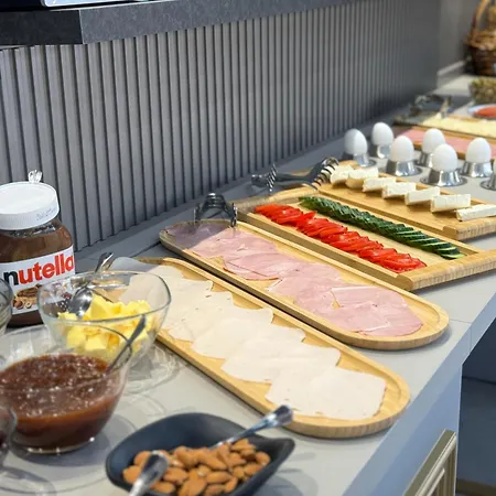 Comfort Rezidence In 4* 地拉那