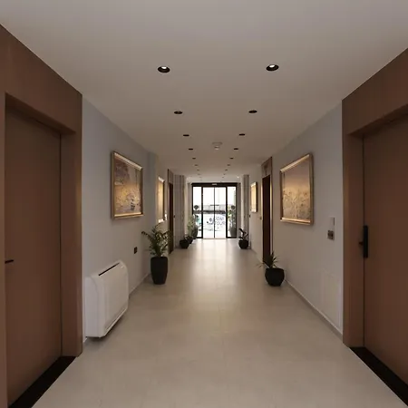 Comfort Rezidence In 4* 地拉那