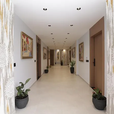 Comfort Rezidence In 酒店 地拉那